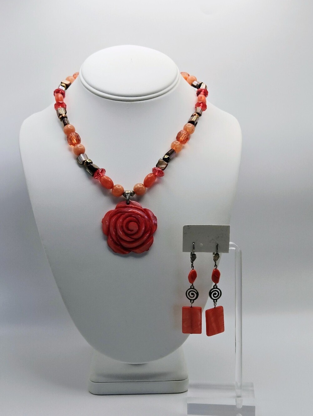 Vintage Silver Tone Coral Shell Mother Of Pearl Beaded Rose Necklace Earrings
